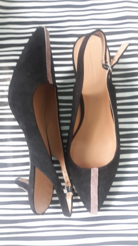 skórzane, czarne sandały typu sling-back